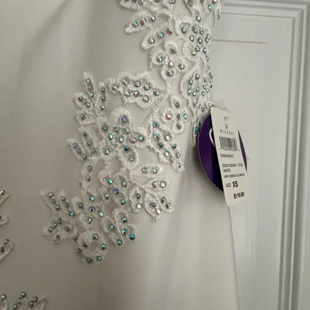 Windsor White Embellished Lace Evening Dress - Picture 3 of 5